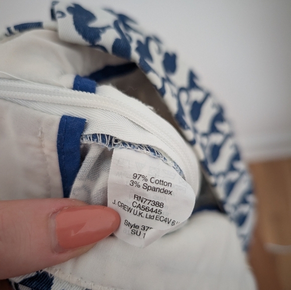 J Crew White Navy Blue Seahorse Beach Print Low Rise Stretch Cotton Shorts - Picture 4 of 6